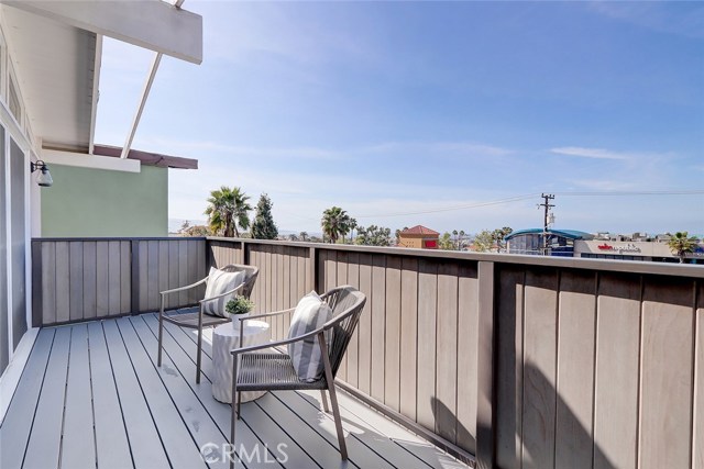1617 Raymond Avenue, Hermosa Beach, California 90254, 3 Bedrooms Bedrooms, ,2 BathroomsBathrooms,Residential,Sold,Raymond,SB20048539