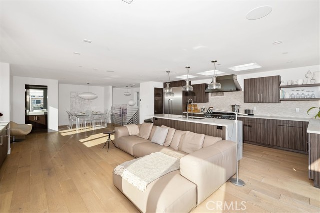 319 34th Place, Manhattan Beach, California 90266, 3 Bedrooms Bedrooms, ,3 BathroomsBathrooms,Residential,Sold,34th,PV21029643