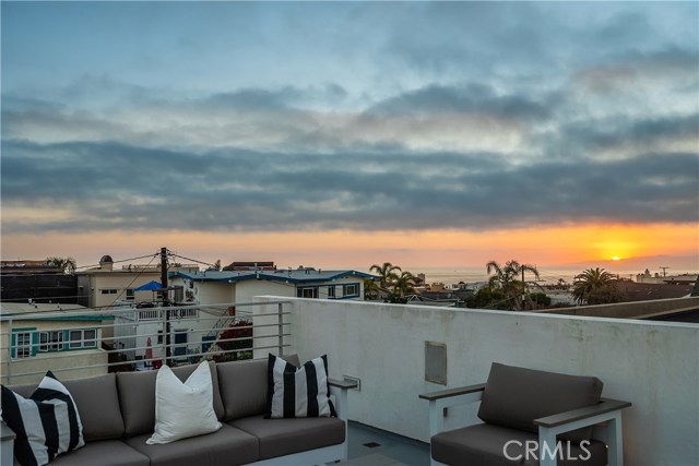 477 25th Street, Hermosa Beach, California 90254, 4 Bedrooms Bedrooms, ,3 BathroomsBathrooms,Residential,Sold,25th,SB19169334