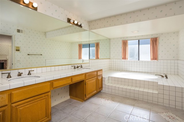5354 Valley View Road, Rancho Palos Verdes, California 90275, 4 Bedrooms Bedrooms, ,4 BathroomsBathrooms,Residential,Sold,Valley View,DW19252795