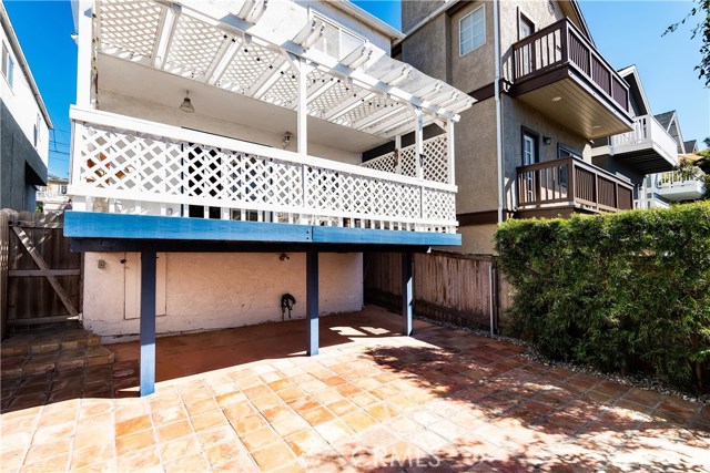 1747 Dixon Street, Redondo Beach, California 90278, 4 Bedrooms Bedrooms, ,1 BathroomBathrooms,Residential,Sold,Dixon,SB20019843