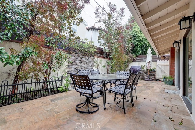 1212 Elm Avenue, Manhattan Beach, California 90266, 3 Bedrooms Bedrooms, ,2 BathroomsBathrooms,Residential,Sold,Elm,SB19051090