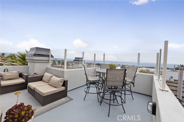 952 15th Street, Hermosa Beach, California 90254, 4 Bedrooms Bedrooms, ,3 BathroomsBathrooms,Residential,Sold,15th,SB20106766