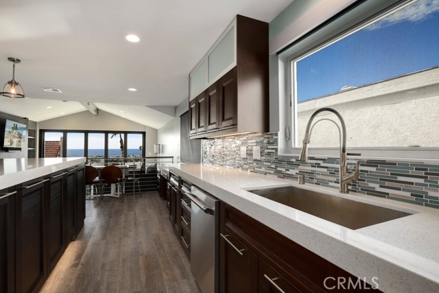 2031 Hillcrest Drive, Hermosa Beach, California 90254, 3 Bedrooms Bedrooms, ,4 BathroomsBathrooms,Residential,Sold,Hillcrest,PW20026303