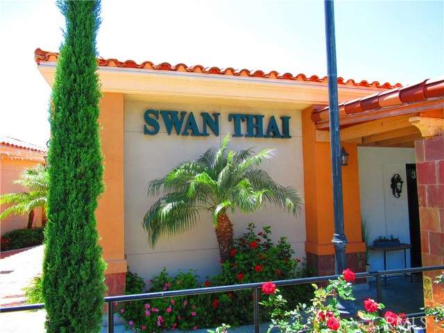 Resort Living - Walk to Golden Cove Restaurants - Swan Thai Restaurant (Thai cuisine).