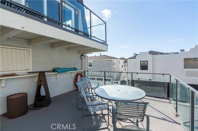 113 30th Place, Manhattan Beach, California 90266, 2 Bedrooms Bedrooms, ,2 BathroomsBathrooms,Residential,Sold,30th,SB21040269