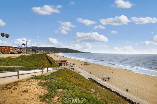 200 Avenue C, Redondo Beach, California 90277, 4 Bedrooms Bedrooms, ,2 BathroomsBathrooms,Residential,Sold,Avenue C,SB18107181