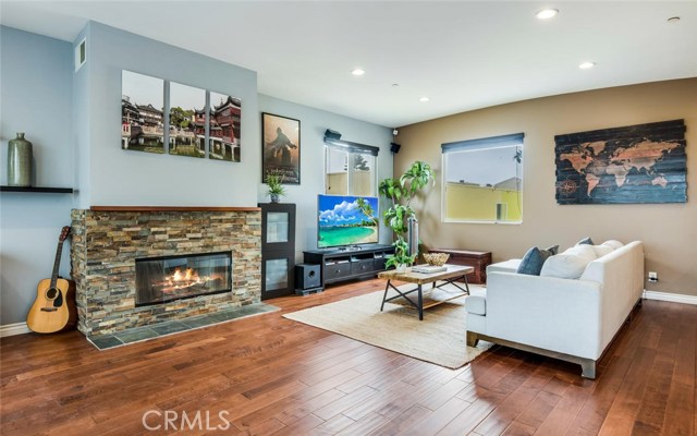 313 Anita Street, Redondo Beach, California 90278, 4 Bedrooms Bedrooms, ,3 BathroomsBathrooms,Residential,Sold,Anita,SB17165382