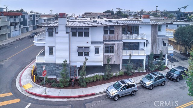 760 Center Place, Manhattan Beach, California 90266, 3 Bedrooms Bedrooms, ,2 BathroomsBathrooms,Residential,Sold,Center,SB18013594