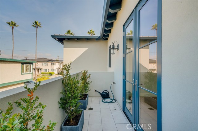 111 Vista Del Mar, Redondo Beach, California 90277, 3 Bedrooms Bedrooms, ,2 BathroomsBathrooms,Residential,Sold,Vista Del Mar,SB20065675