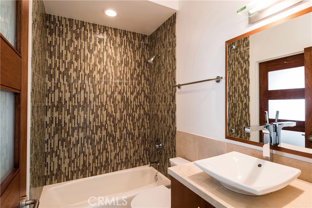 36 15th Street, Hermosa Beach, California 90254, 4 Bedrooms Bedrooms, ,2 BathroomsBathrooms,Residential,Sold,15th,SB18172756