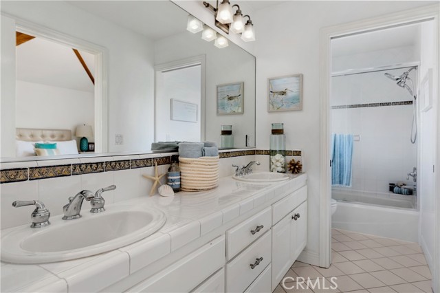 717 29th Street, Manhattan Beach, California 90266, 5 Bedrooms Bedrooms, ,4 BathroomsBathrooms,Residential,Sold,29th,SB21147466