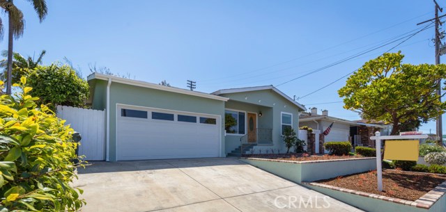 2102 Rockefeller Lane, Redondo Beach, California 90278, 3 Bedrooms Bedrooms, ,2 BathroomsBathrooms,Residential,Sold,Rockefeller,PV17093892