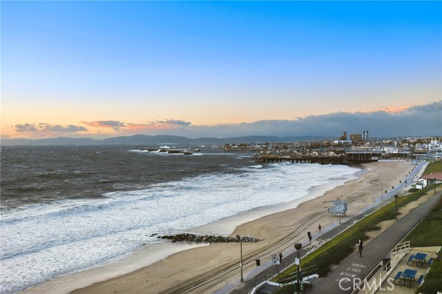 555 Esplanade, Redondo Beach, California 90277, 2 Bedrooms Bedrooms, ,2 BathroomsBathrooms,Residential,Sold,Esplanade,SB21016933