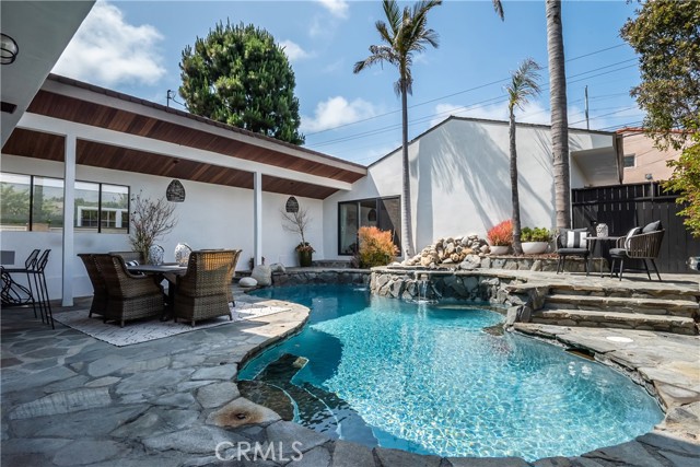 587 36th Street, Manhattan Beach, California 90266, 3 Bedrooms Bedrooms, ,2 BathroomsBathrooms,Residential,Sold,36th,SB21105044