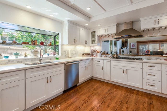 2217 Valley Drive, Manhattan Beach, California 90266, 4 Bedrooms Bedrooms, ,2 BathroomsBathrooms,Residential,Sold,Valley,SB21051487