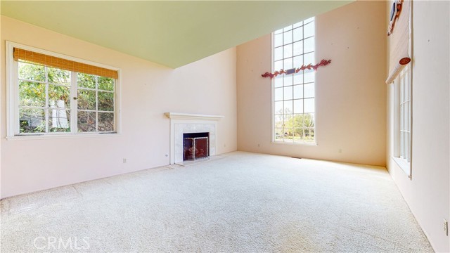 Living room w/fireplace