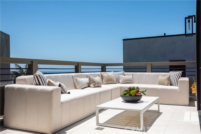 408 29th Street, Manhattan Beach, California 90266, 4 Bedrooms Bedrooms, ,4 BathroomsBathrooms,Residential,Sold,29th,SB21119118