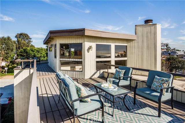 401 Gentry Street, Hermosa Beach, California 90254, 5 Bedrooms Bedrooms, ,4 BathroomsBathrooms,Residential,Sold,Gentry,PV18023605