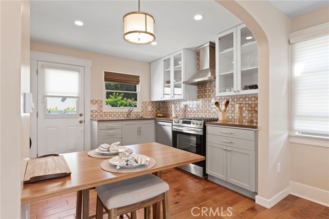 911 Emerald Street, Redondo Beach, California 90277, 2 Bedrooms Bedrooms, ,1 BathroomBathrooms,Residential,Sold,Emerald,SB21083100