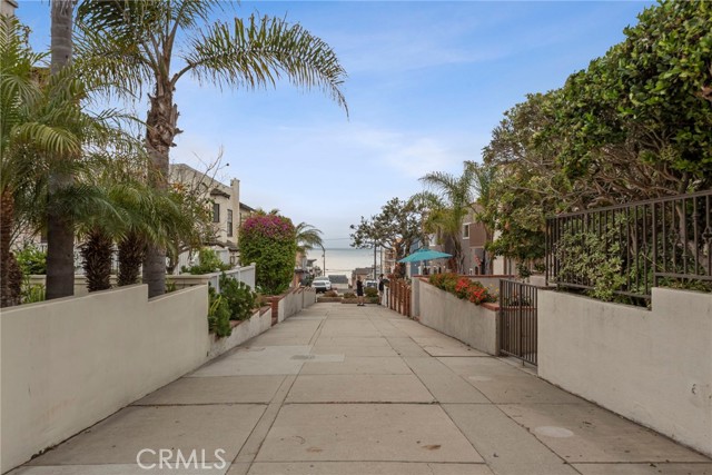 221 31st Street, Hermosa Beach, California 90254, 3 Bedrooms Bedrooms, ,2 BathroomsBathrooms,Residential,Sold,31st,SB21108924