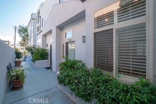 723 3rd Street, Hermosa Beach, California 90254, 2 Bedrooms Bedrooms, ,3 BathroomsBathrooms,Residential,Sold,3rd,SB19147178