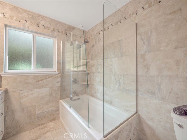 Glass shower doors