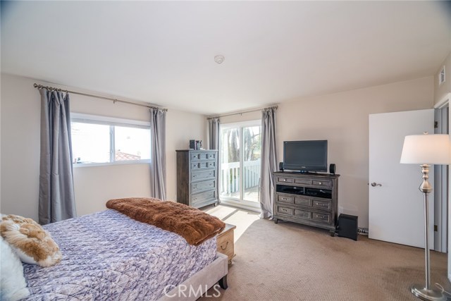 2000 Voorhees Avenue, Redondo Beach, California 90278, 3 Bedrooms Bedrooms, ,3 BathroomsBathrooms,Residential,Sold,Voorhees,SB20247328