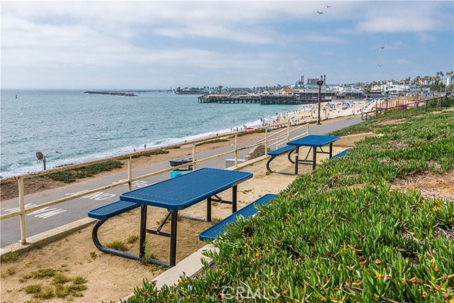 531 Esplanade, Redondo Beach, California 90277, 2 Bedrooms Bedrooms, ,2 BathroomsBathrooms,Residential,Sold,Esplanade,SB19240395