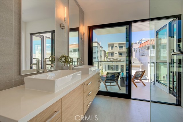 124 39th Street, Manhattan Beach, California 90266, 3 Bedrooms Bedrooms, ,2 BathroomsBathrooms,Residential,Sold,39th,SB20089804