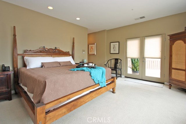 84 Manhattan Avenue, Manhattan Beach, California 90266, 3 Bedrooms Bedrooms, ,3 BathroomsBathrooms,Residential,Sold,Manhattan,SB21020402