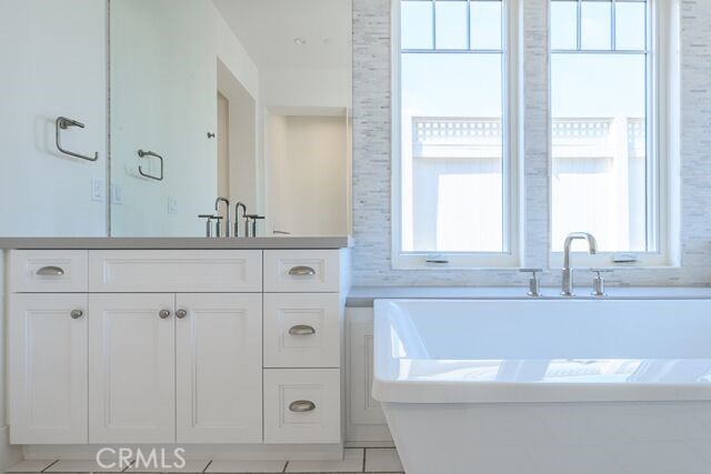 Master suite bathroom.