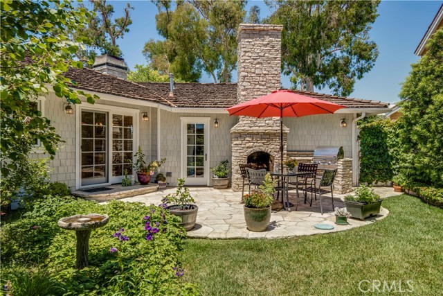 OUTDOOR GAS FIREPLACE AND BUILT-IN BBQ