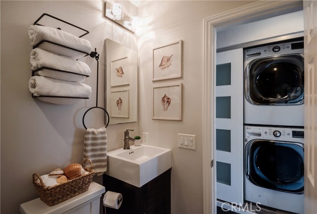 1600 Clark Lane, Redondo Beach, California 90278, 2 Bedrooms Bedrooms, ,1 BathroomBathrooms,Residential,Sold,Clark,SB20145473