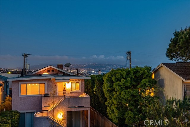 401 17th Street, Manhattan Beach, California 90266, ,Residential Income,Sold,17th,SB19145468