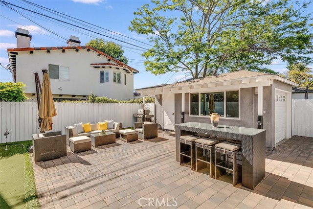 2305 Oak Avenue, Manhattan Beach, California 90266, 3 Bedrooms Bedrooms, ,2 BathroomsBathrooms,Residential,Sold,Oak,PW21077837