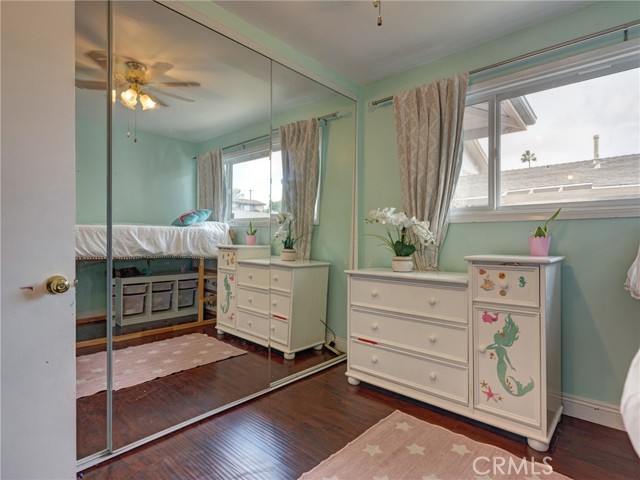3rd bedroom closet with sliding mirrored doors