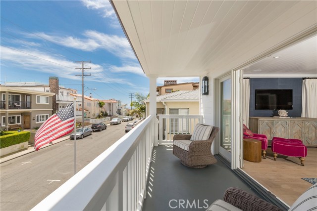 339 28th Street, Hermosa Beach, California 90254, 4 Bedrooms Bedrooms, ,3 BathroomsBathrooms,Residential,Sold,28th,SB17103004