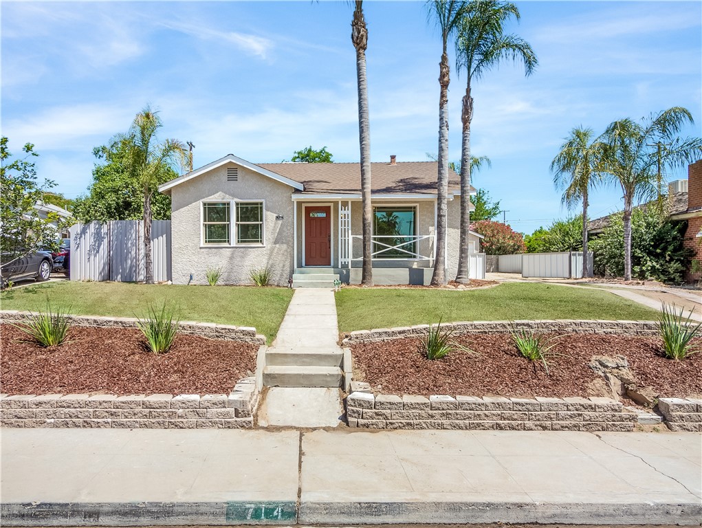 Detail Gallery Image 1 of 1 For 714 W Lamona Ave, Fresno,  CA 93728 - 3 Beds | 2 Baths