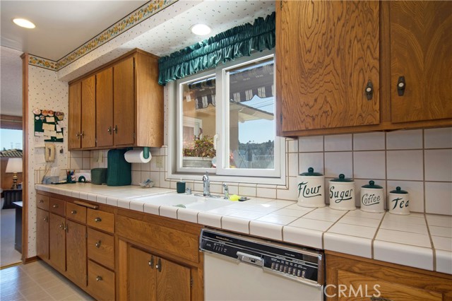 Kitchen overlooking pool and spa