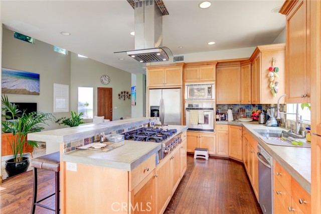 1303 Rindge Lane, Redondo Beach, California 90278, 4 Bedrooms Bedrooms, ,3 BathroomsBathrooms,Residential,Sold,Rindge,SB21073831