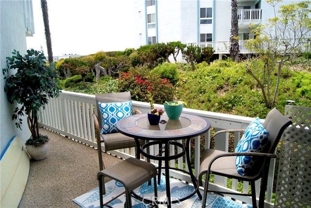 660 The Village, Redondo Beach, California 90277, 1 Bedroom Bedrooms, ,1 BathroomBathrooms,Residential,Sold,The Village,SB17140447