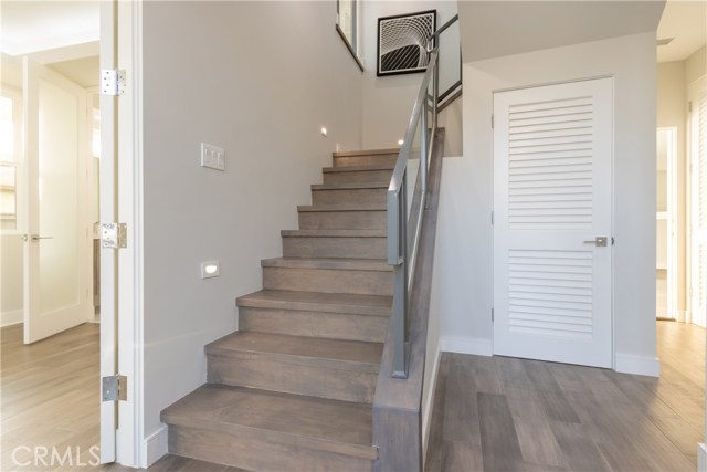 STAIRCASE TO 2ND LEVEL