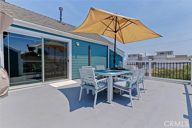 2307 Felton Lane, Redondo Beach, California 90278, 3 Bedrooms Bedrooms, ,2 BathroomsBathrooms,Residential,Sold,Felton,SB17159380