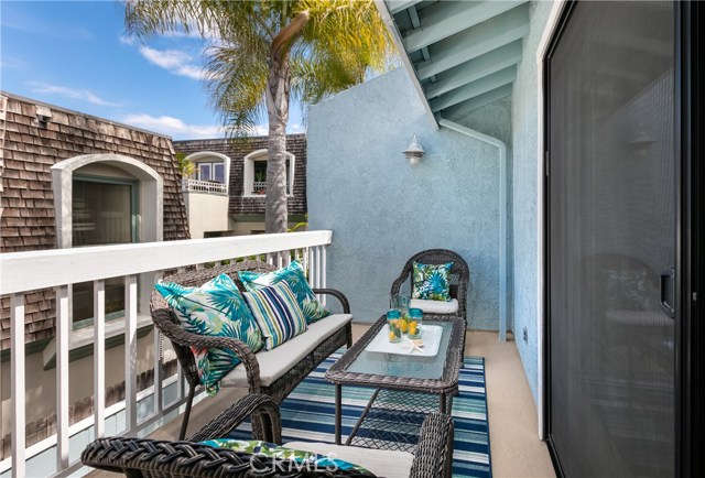 114 Guadalupe Avenue, Redondo Beach, California 90277, 2 Bedrooms Bedrooms, ,Residential,Sold,Guadalupe,SB19074799