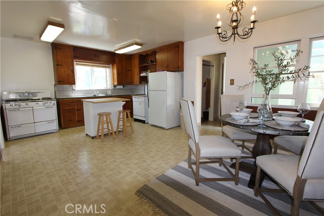 This kitchen is huge! You can definitely create your own gourmet kitchen without knocking out any walls in the house!