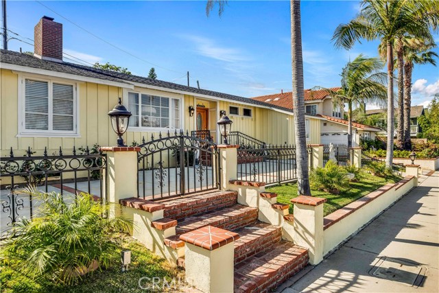 2903 Inglewood Avenue, Redondo Beach, California 90278, 3 Bedrooms Bedrooms, ,3 BathroomsBathrooms,Residential,Sold,Inglewood,SB17088747