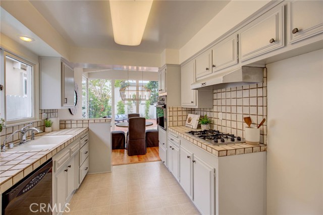 729 12th Street, Manhattan Beach, California 90266, 3 Bedrooms Bedrooms, ,2 BathroomsBathrooms,Residential,Sold,12th,SB19138998