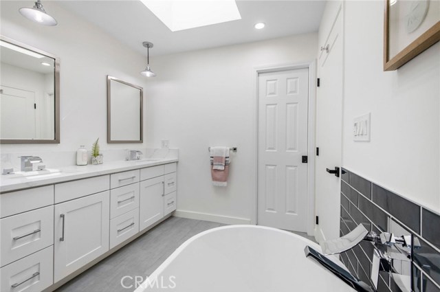309 20th Place, Manhattan Beach, California 90266, 3 Bedrooms Bedrooms, ,1 BathroomBathrooms,Residential,Sold,20th,SB20217886