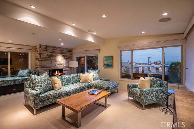 401 17th Street, Manhattan Beach, California 90266, ,Residential Income,Sold,17th,SB19145468